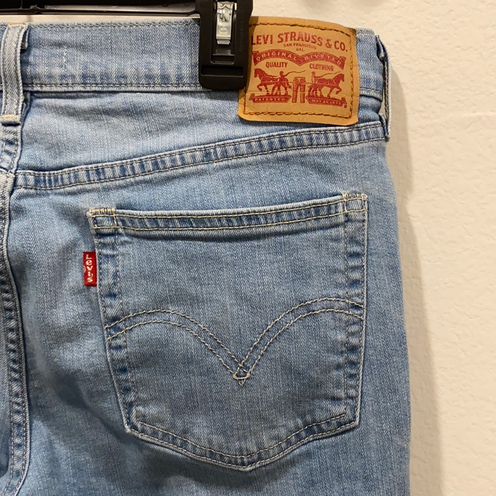 Distressed Levi’s Boyfriend Jeans